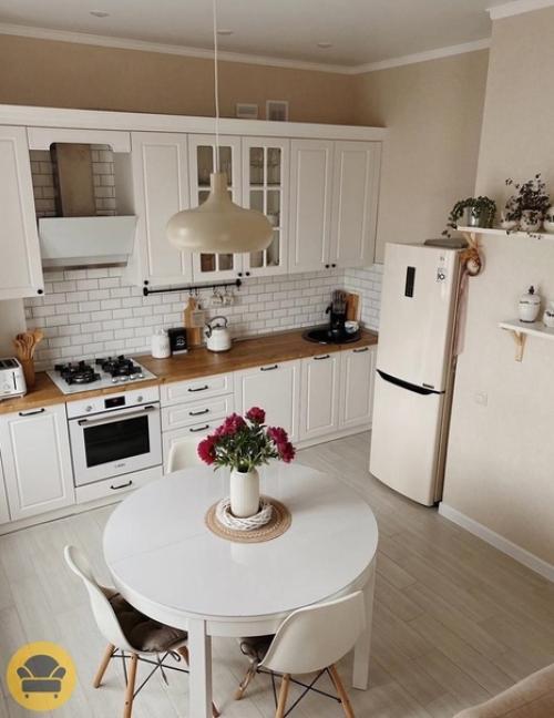 Пусть интерьер квартиры и выглядит однотонно, но зато такое оформление дарит невероятно теплую и уютную атмосферу тепла, любви и добра. 02