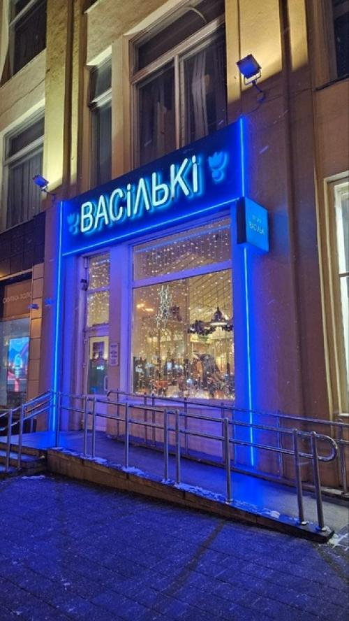 Столица Беларуси, город - герой Минск встретил нас пасмурной погодой, но сразу поразил своим спокойствием, аккуратностью и чистотой. 07 Столица Беларуси, город - герой Минск встретил нас пасмурной погодой, но сразу поразил своим спокойствием, аккуратностью и чистотой. 07