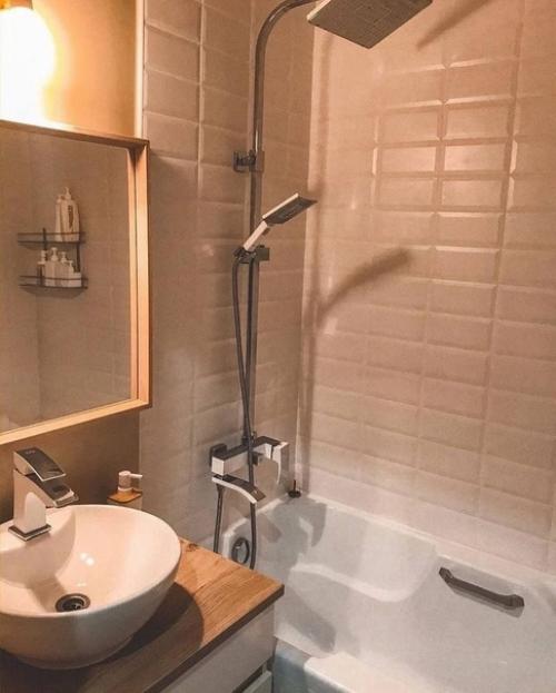 Интерьер санузла в теплых оттенках. 02