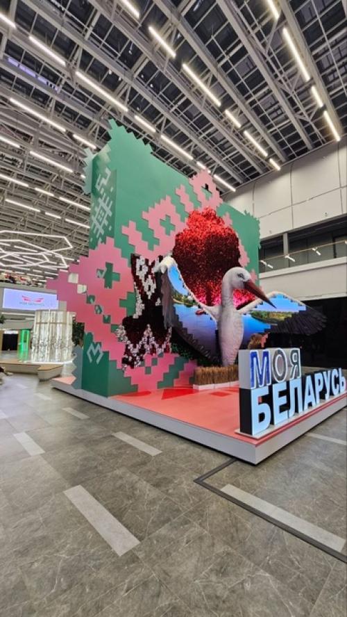 Столица Беларуси, город - герой Минск встретил нас пасмурной погодой, но сразу поразил своим спокойствием, аккуратностью и чистотой. 04 Столица Беларуси, город - герой Минск встретил нас пасмурной погодой, но сразу поразил своим спокойствием, аккуратностью и чистотой. 04