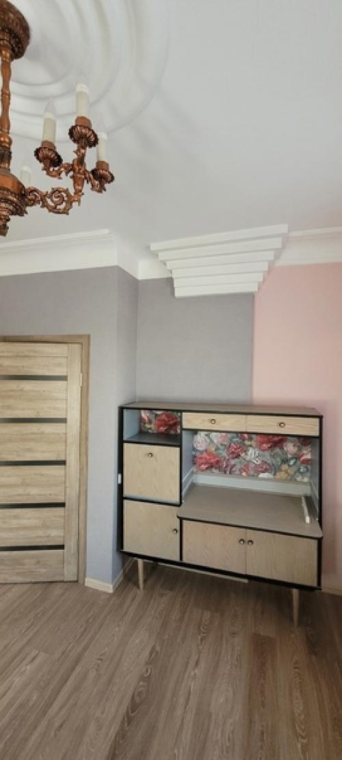 Хочу предложить в качестве идеи переделки сервант. 08