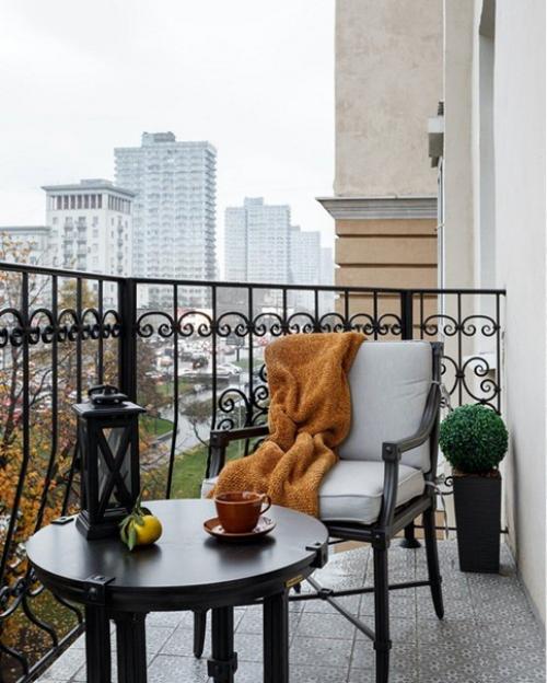 Эта квартира принадлежит семье - женщине с дочерью, в ожидании второго малыша и кошкой. 03