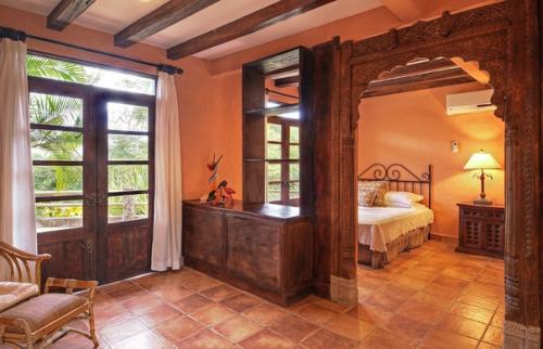 Вилла актера, кинорежиссера и сценариста мела гибсона: дом расположен в окружении живописных тропических лесов Коста-рики. 08