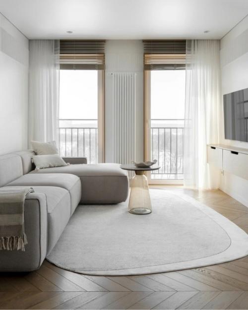 Дизайнер Екатерина Плотникова создала для молодой пары спокойный интерьер в природной цветовой гамме. 02