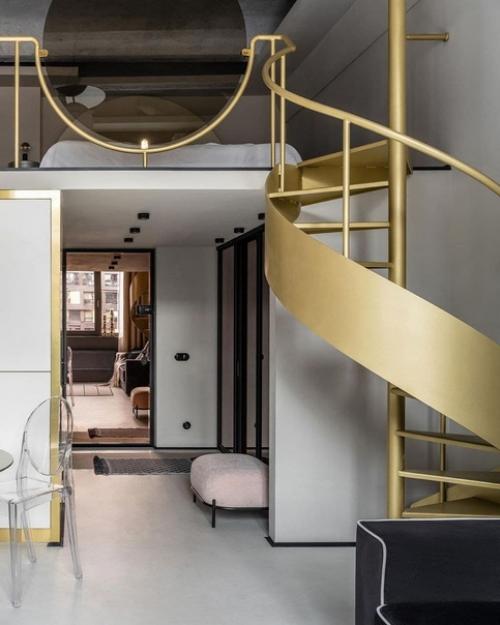 Двухуровневая квартира.  Оформление квартиры в белом и золотом цвете - удачное решение в данном случае. 03