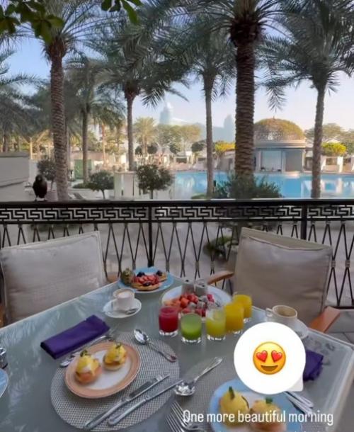 Гусев, завидуй!  Романец отдыхает в роскошном отеле Versace, который выполнен в стиле итальянского дворца. 04