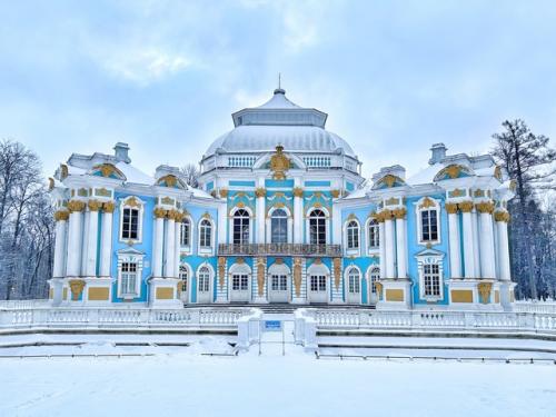 Царское село встречает нас новогодней елкой и красивой подсветкой екатерининского дворца в предрассветный час. 04