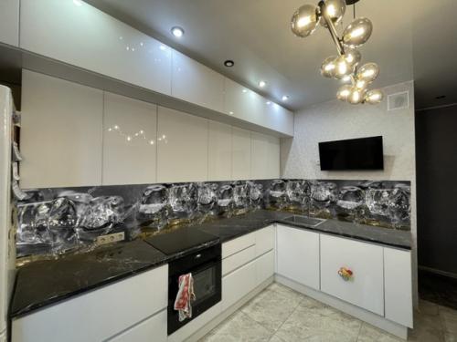 Пожалуйста, посоветуйте, какой из 3 х фартуков (скинали) лучше? 02