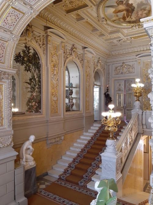 Владимирский дворец. Один из особняков, расположенных на дворцовой набережной, напоминает флорентийское палаццо. 03