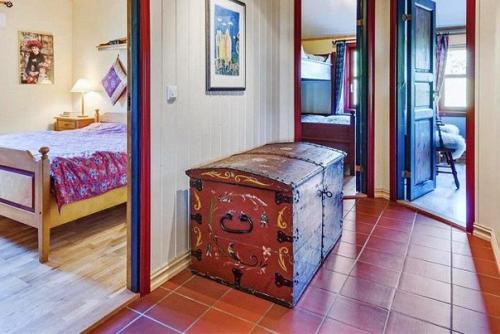 Детали.  Сундук в интерьере. 01