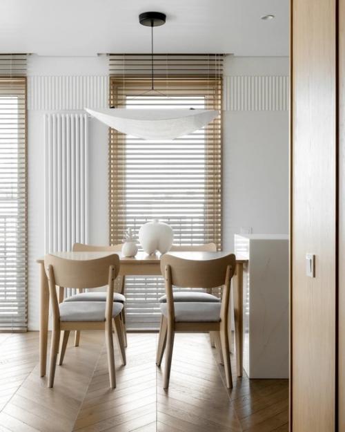 Дизайнер Екатерина Плотникова создала для молодой пары спокойный интерьер в природной цветовой гамме. 01