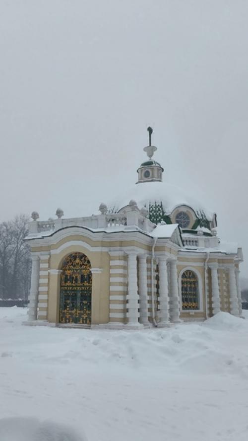 Лишь в том случае, если есть желание увидеть настоящую усадьбу Xviii века, то надо ехать в Кусково. 01