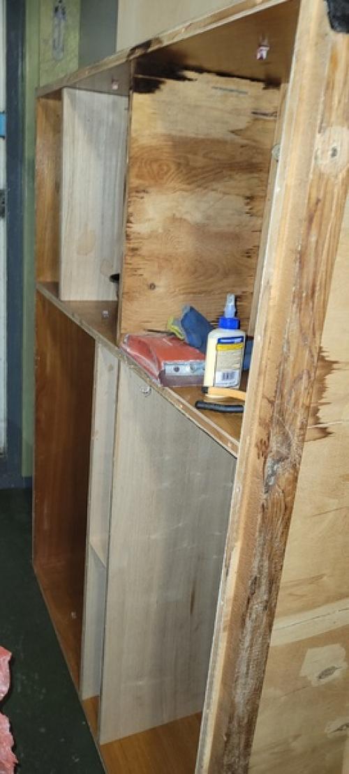 Хочу предложить в качестве идеи переделки сервант. 03