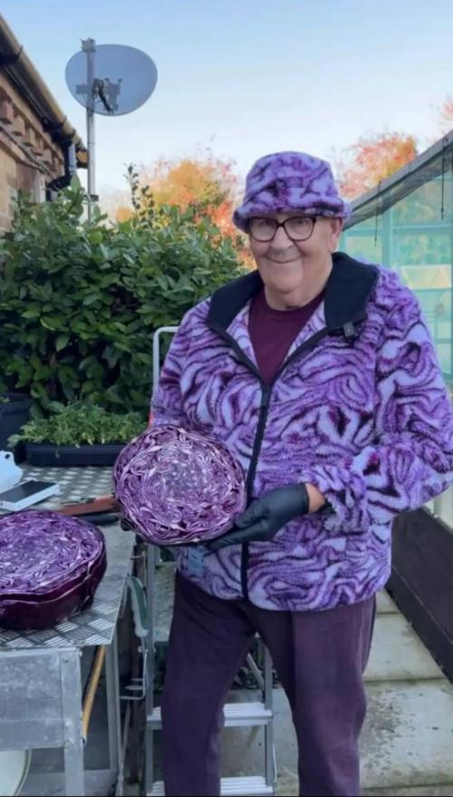 По версии Vogue, именно капуста в 2026 году может сместить прошлогоднего фаворита - горох - и занять место главного овоща сезона.