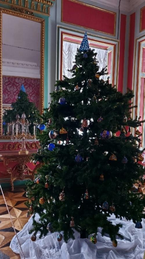 Лишь в том случае, если есть желание увидеть настоящую усадьбу Xviii века, то надо ехать в Кусково. 07