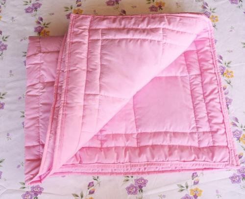 Теплое одеяльце для девочки от рождения до трех/четырех лет - прекрасный подарок новорожденной принцессе и ее родителям. 01