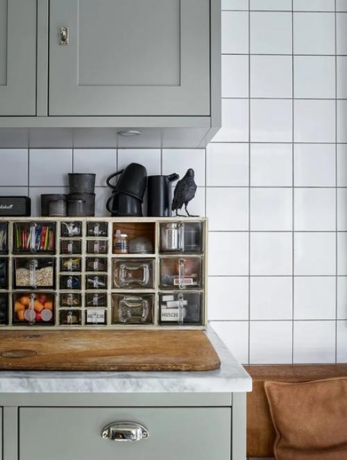 Сталь, камень, дерево и кожа являются доминирующими материалами в доме архитектора интерьеров и художника Матильды скоглунд в Стокгольме. 07