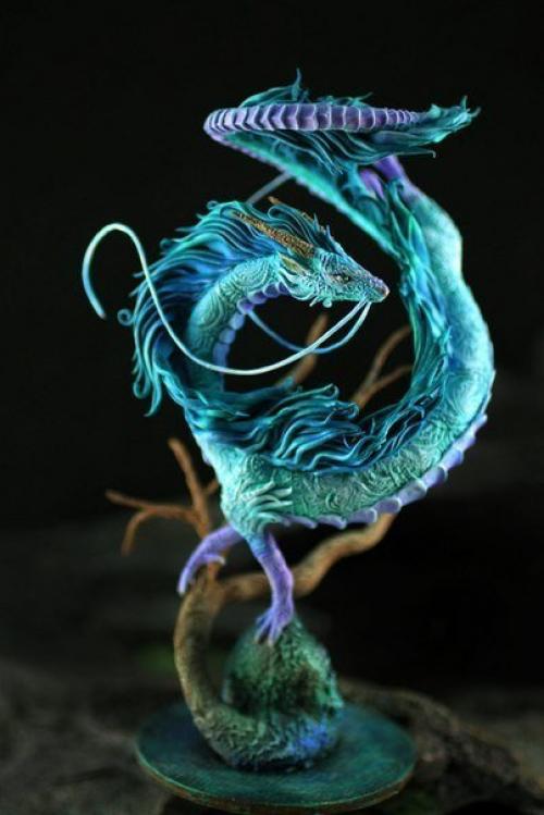 Евгений хонтор - российский художник, создающий сказочные и яркие игрушки, каждая из которых состоит из множества деталей. 05