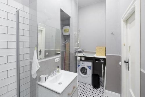 Светлая круговая квартира в доме купца Полежаева (Петербург) ч. 2. 08