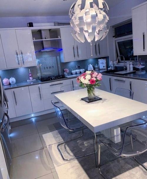 Сделали такой вот интерьер у себя в частном доме. 01