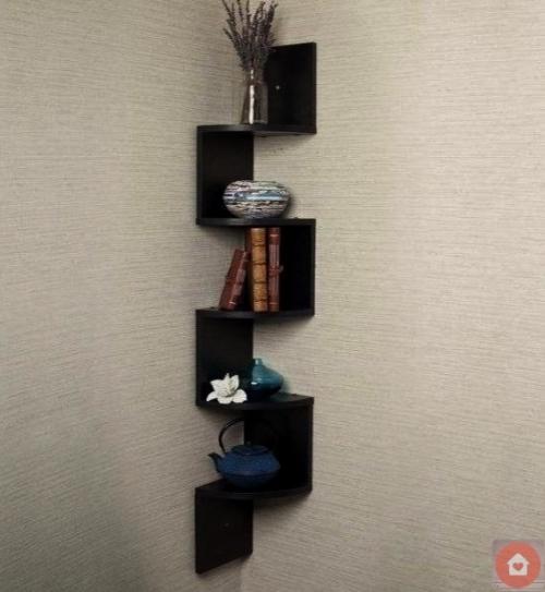 Практически невозможно представить себе квартиру без удобных угловых полочек. 01