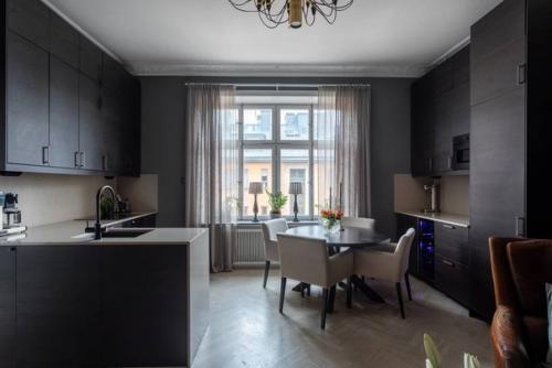 В Скандинавии не только светлые интерьеры. 05