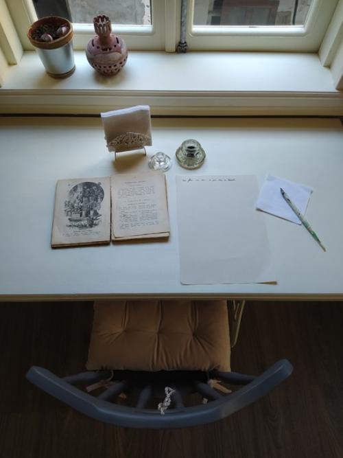 Стул и меловая краска. 02