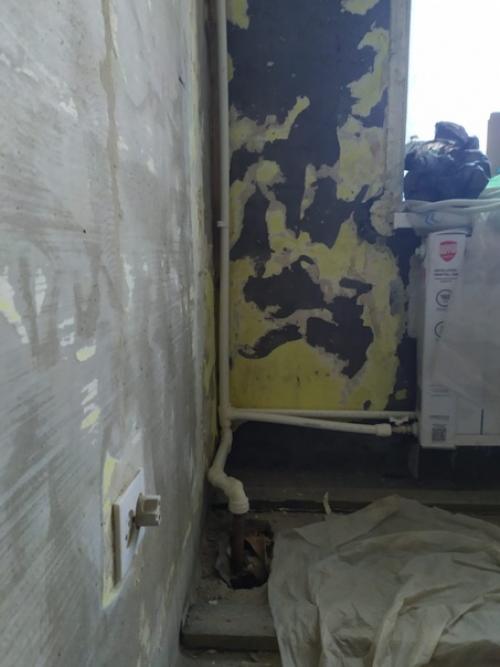 Меняли трубы отопления в квартире.