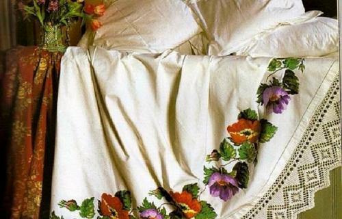 Подзор: от чего защищал древний оберег для кровати. 
