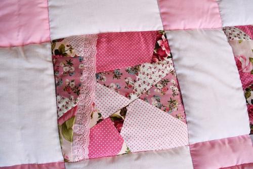 Теплое одеяльце для девочки от рождения до трех/четырех лет - прекрасный подарок новорожденной принцессе и ее родителям. 03