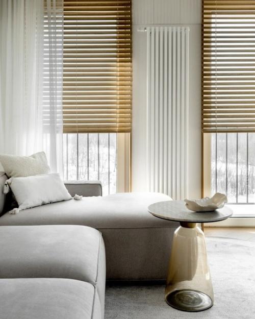 Дизайнер Екатерина Плотникова создала для молодой пары спокойный интерьер в природной цветовой гамме. 03