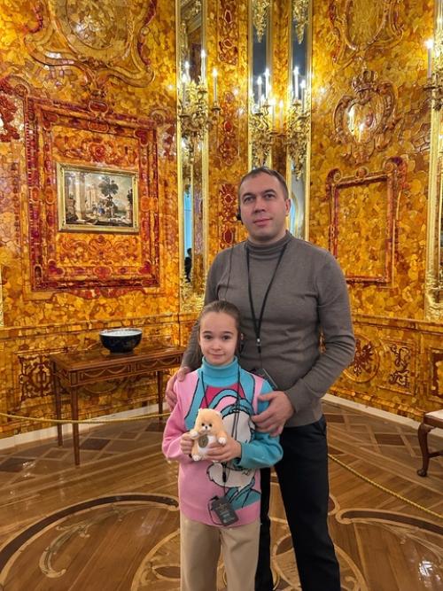 Царское село встречает нас новогодней елкой и красивой подсветкой екатерининского дворца в предрассветный час. 09