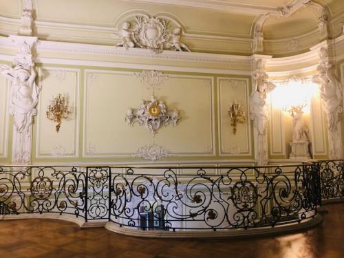 Дворец белосельских - белозерских - одно из самых красивых и ярких зданий на невском проспекте. 01