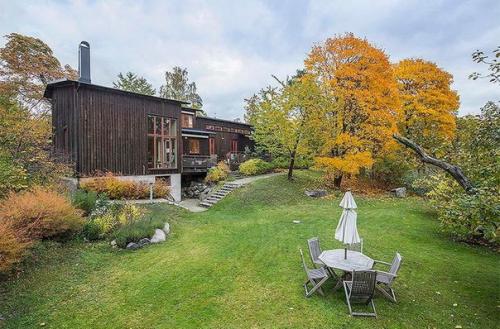 Деревянная вилла в Швеции расположена? 08