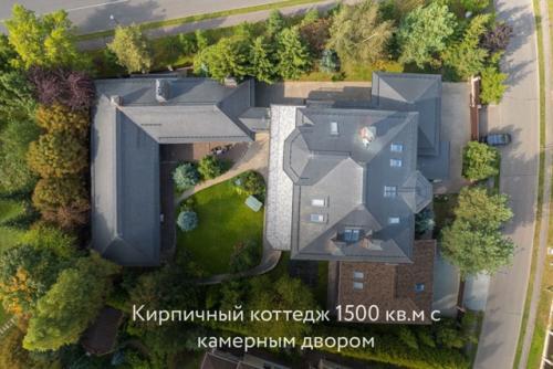 Современный дом с бассейном для приватной жизни. 01