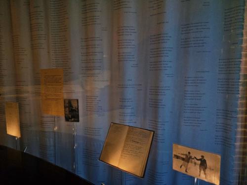 /Музейный день/.  В рамках музейного дня 10 Б класс вместе с классным руководителем, розовой Викторией Сергеевной, посетил музей Анны Ахматовой. 01