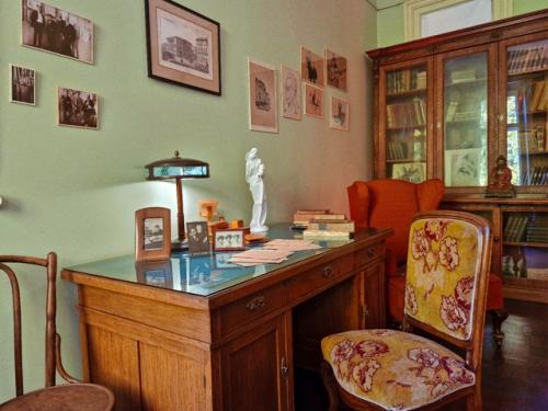 /Музейный день/.  В рамках музейного дня 10 Б класс вместе с классным руководителем, розовой Викторией Сергеевной, посетил музей Анны Ахматовой. 03