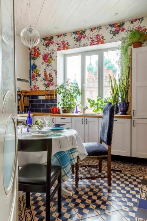 Яркая квартира в Сталинке, которую дизайнер оформила для себя. 01
