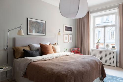 Мягкий, элегантный интерьер светлой квартиры в старом доме в Стокгольме. 04