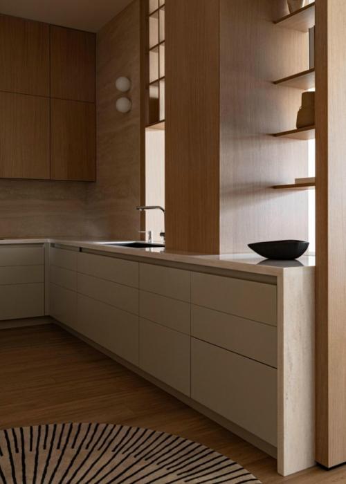 Современные апартаменты рядом с кремлём - пример того, как минимализм может быть уютным и функциональным. 06