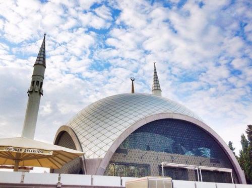 Мечеть шакирин ( Akirin Camii), расположенная в районе ускюдар азиатской части Стамбула - одна из самых современных мечетей Турции.