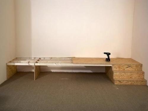 Три в одном: платяной шкаф, книжный шкаф и диван - кровать. 01