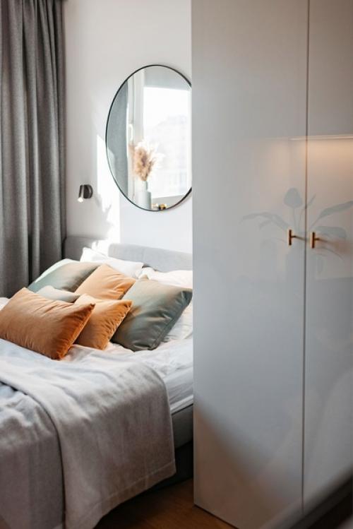 Современный, яркий интерьер квартиры - студии площадью 37 кв. 06