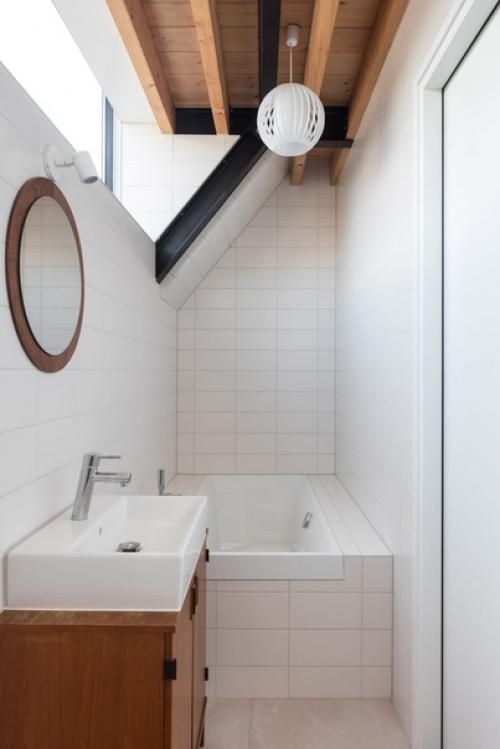 Это не хижина, в прямом смысле слова, но стилистика дома близка к тому, что нам нравится. 06