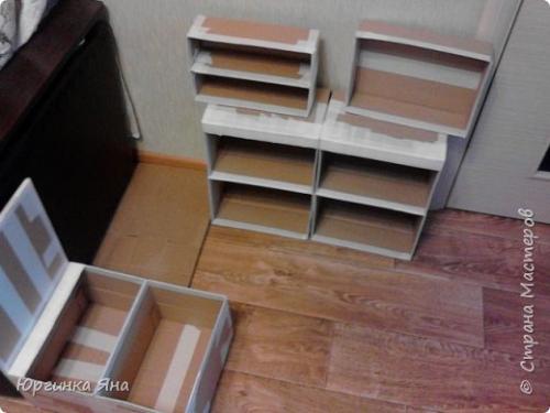 Детская кухня из картонных коробок. 04