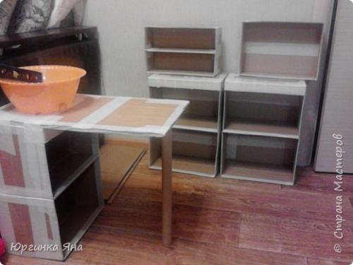 Детская кухня из картонных коробок. 05