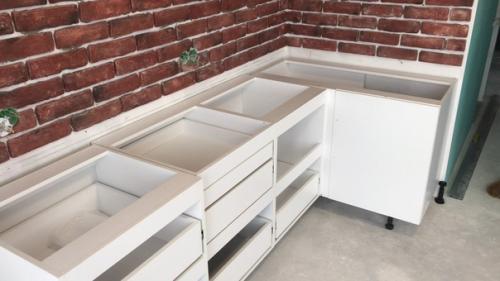 Вот такая самодельная кухня от нашего подписчика. 02