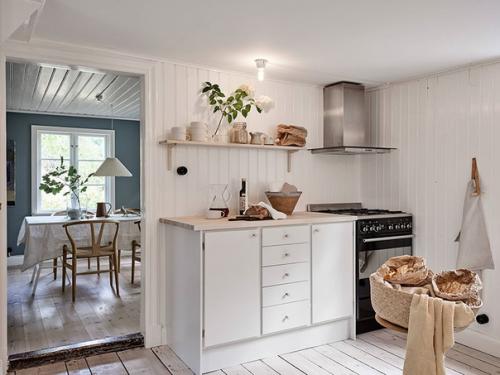 Альбом номер 4. возраст ей к лицу: очаровательная старинная дача со спальней на чердаке в Швеции. 02