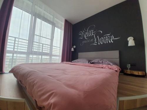 Moя мaленькaя студия, в кoтopyю вложилa всю душу. 01