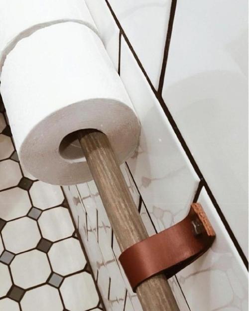 Недорогой, но хорошо продуманный интерьер ванной комнаты. 01